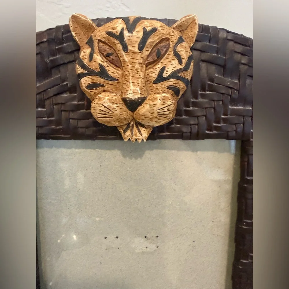 Vintage‎ Brown Woven Picture Frame 6x4” photo with Gold Tiger Accent